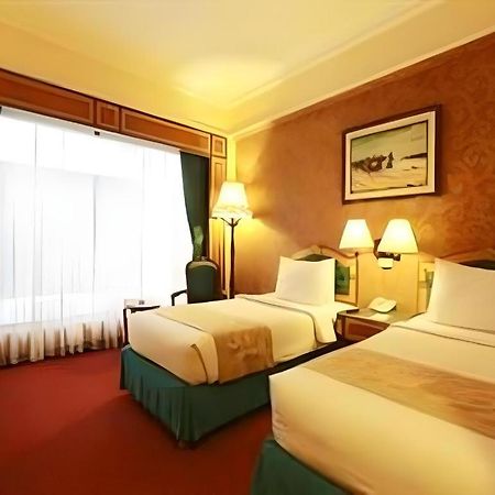 Gajahmada Graha Hotel Malang Zewnętrze zdjęcie
