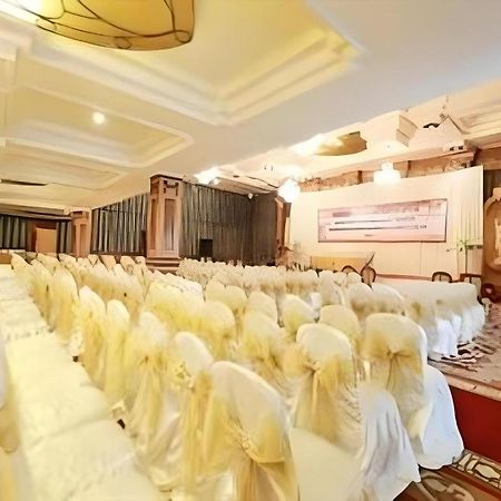 Gajahmada Graha Hotel Malang Zewnętrze zdjęcie