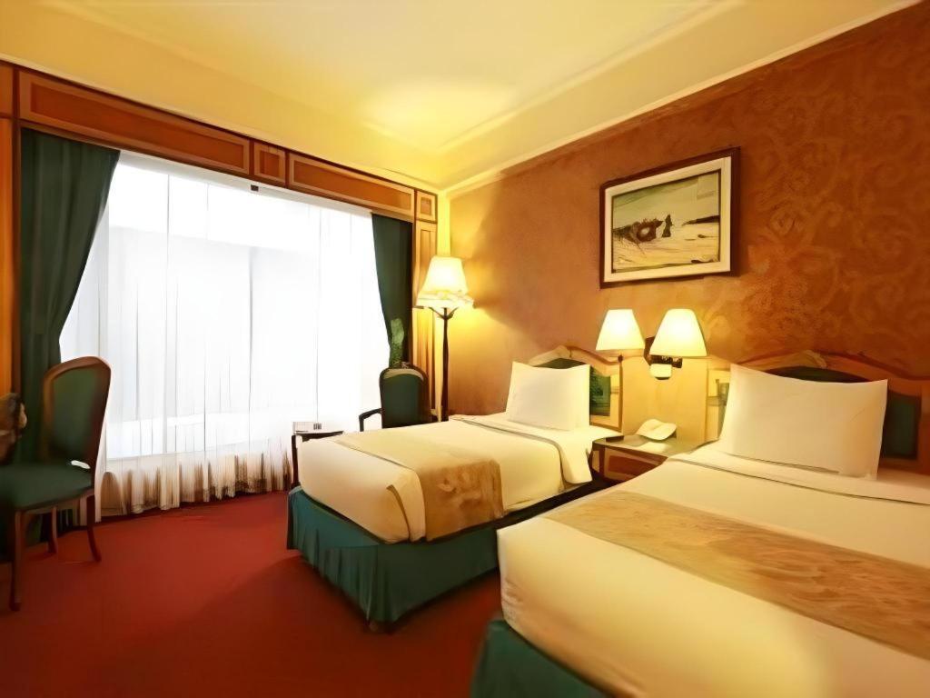 Gajahmada Graha Hotel Malang Zewnętrze zdjęcie