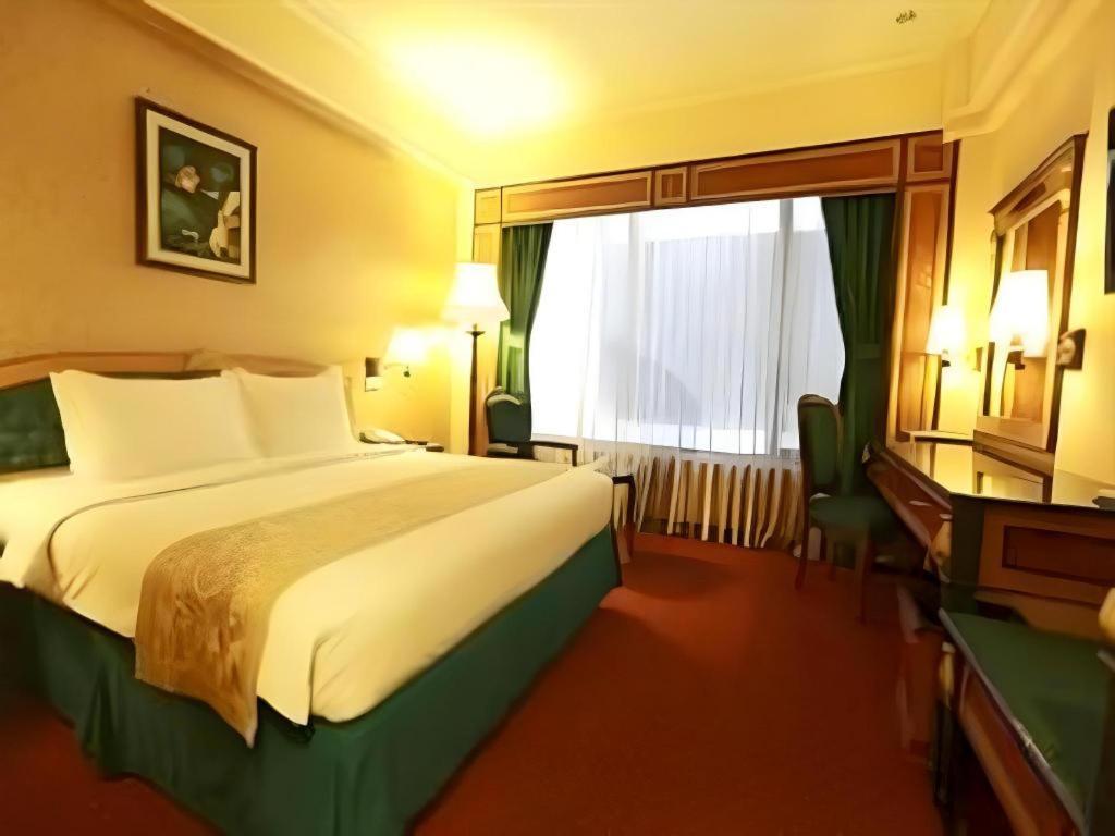 Gajahmada Graha Hotel Malang Zewnętrze zdjęcie
