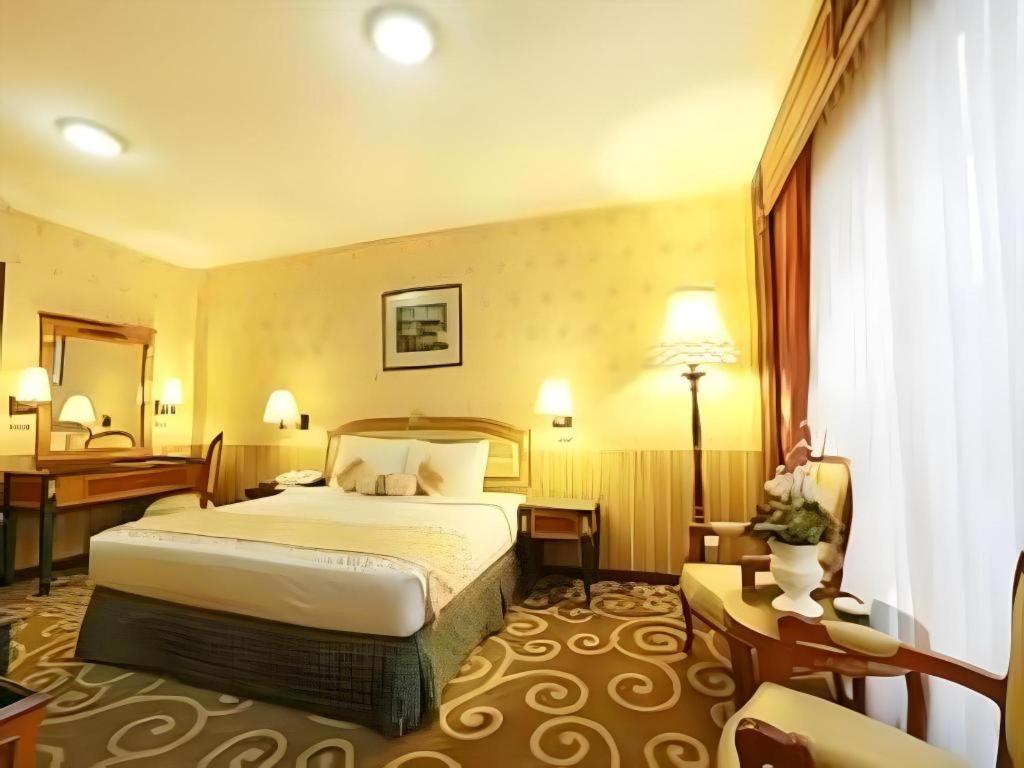 Gajahmada Graha Hotel Malang Zewnętrze zdjęcie