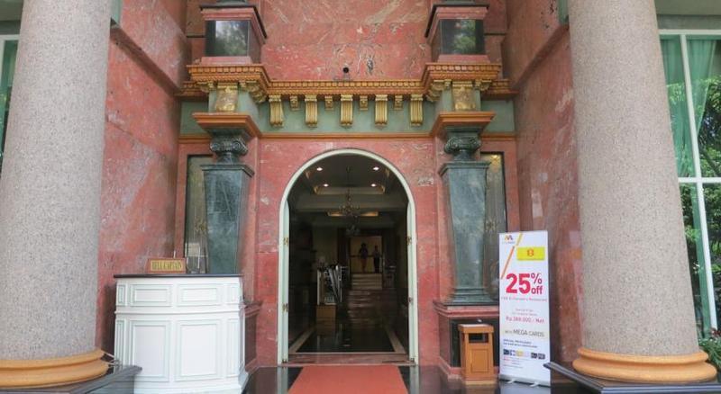 Gajahmada Graha Hotel Malang Zewnętrze zdjęcie