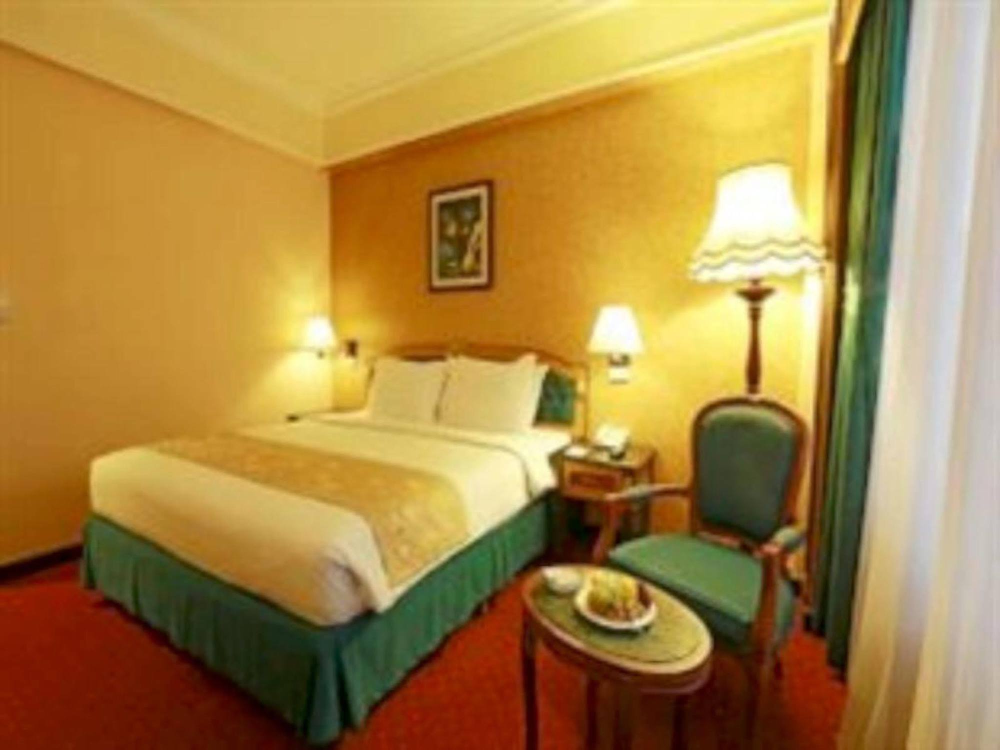 Gajahmada Graha Hotel Malang Zewnętrze zdjęcie