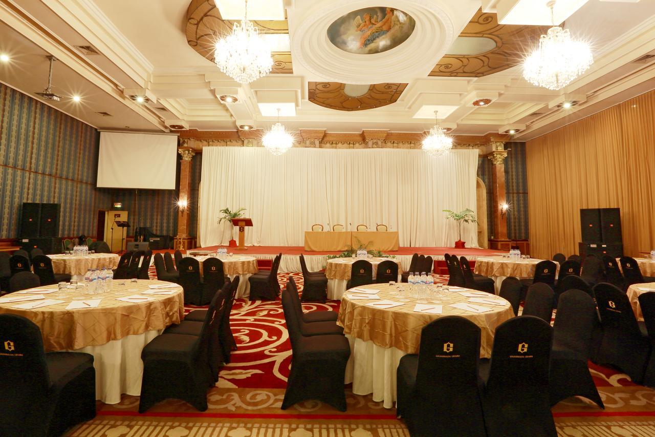 Gajahmada Graha Hotel Malang Zewnętrze zdjęcie