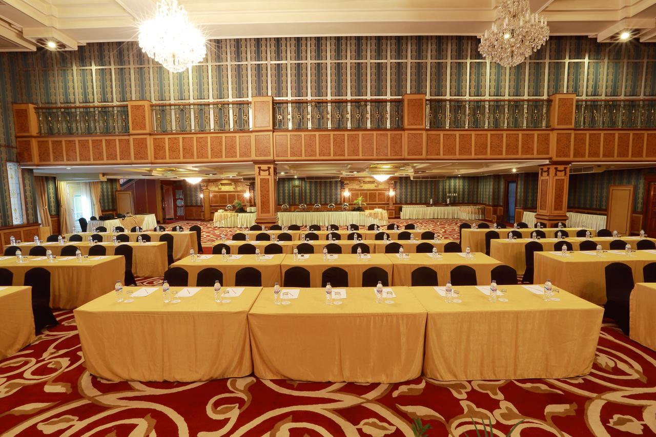 Gajahmada Graha Hotel Malang Zewnętrze zdjęcie