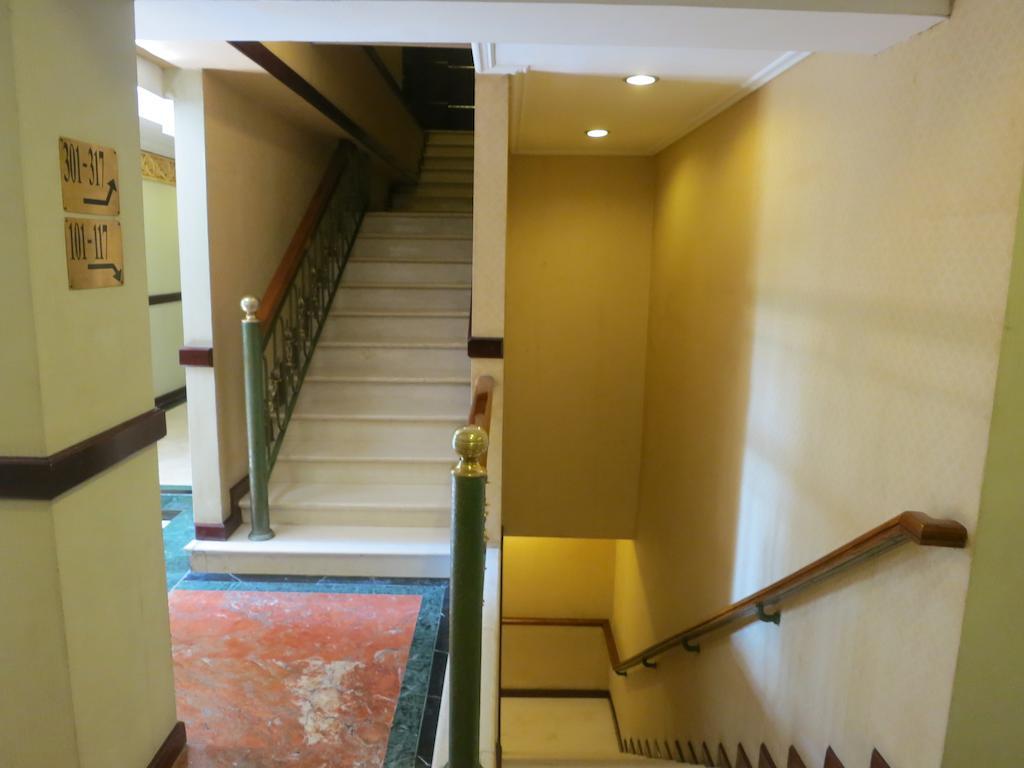 Gajahmada Graha Hotel Malang Zewnętrze zdjęcie