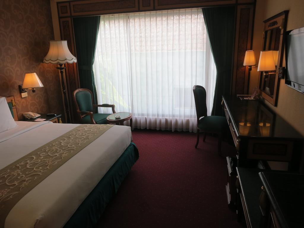 Gajahmada Graha Hotel Malang Zewnętrze zdjęcie