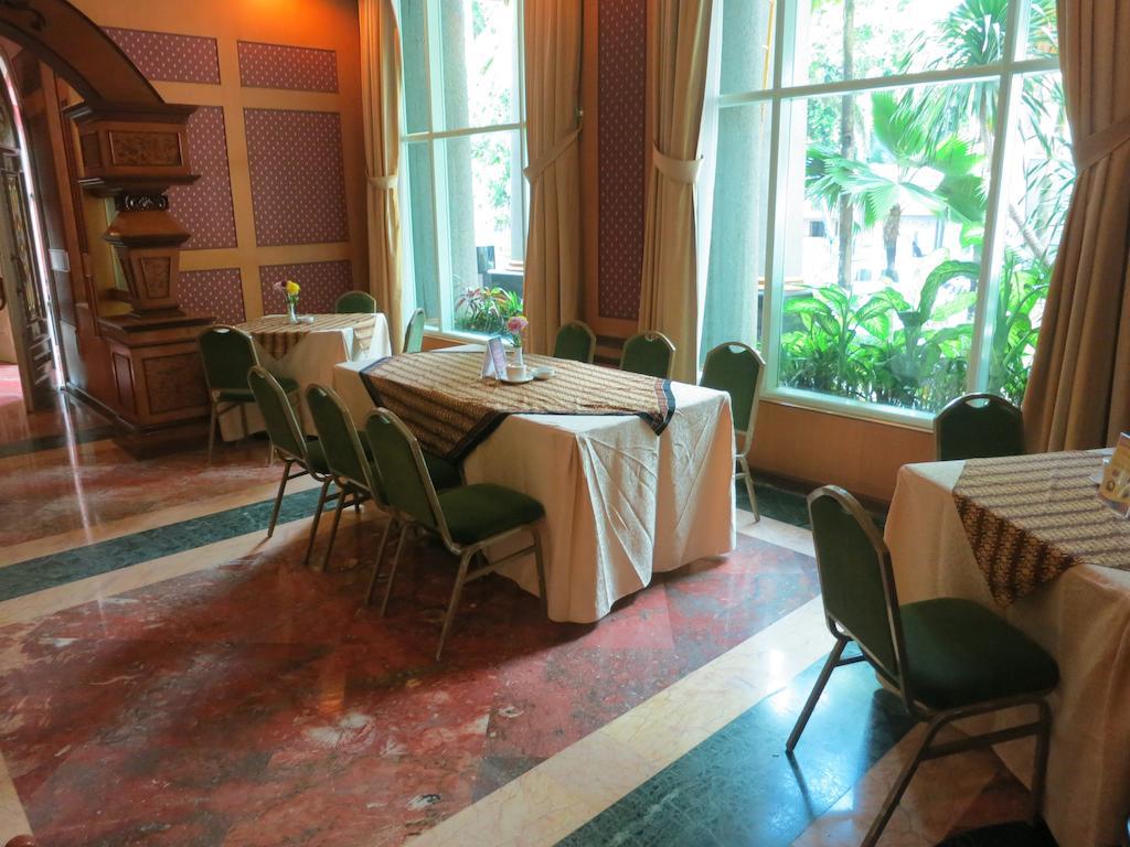 Gajahmada Graha Hotel Malang Zewnętrze zdjęcie