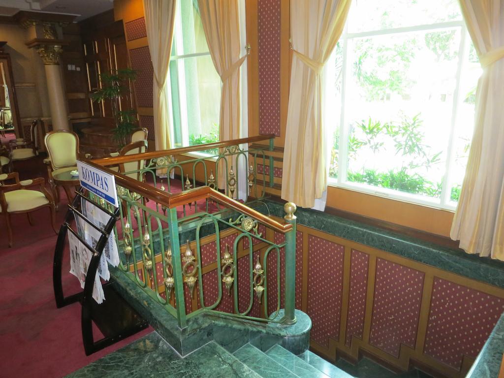 Gajahmada Graha Hotel Malang Zewnętrze zdjęcie